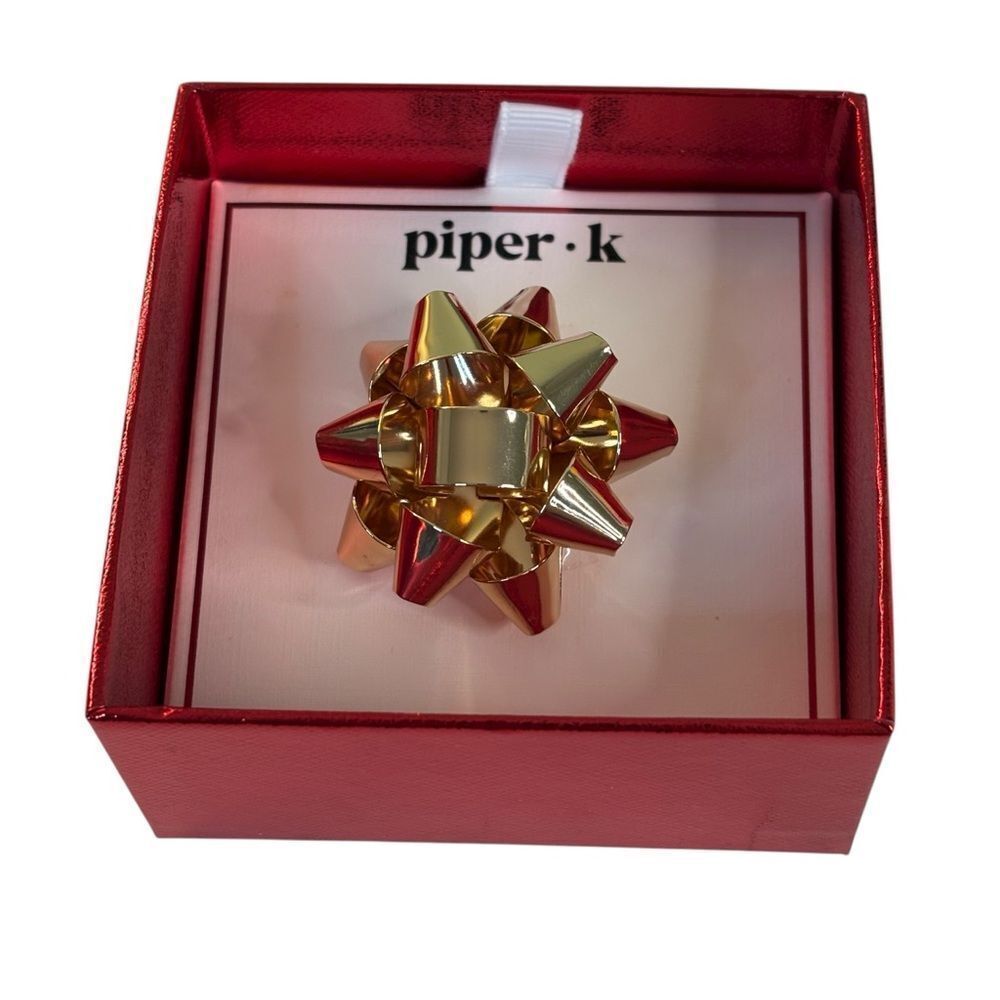 Piper K Gold Toned Metal Bow Ring. Will fit 7-8